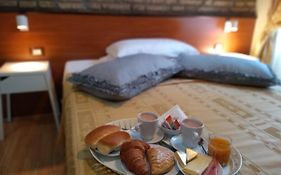 Guest House 64